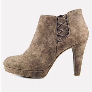 UNLISTED KENNETH COLE TAUPE ANKLE BOOTS~SIZE 8.5